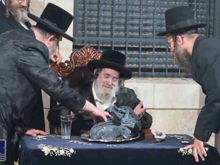 האד' מוויזניץ מקיים געווען מצוה נדירה פון "ראשית הגז" ביי מעמד קריאת השם פאר ק"ק אמרי אליעזר וויזניץ אין עמנואל