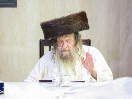 ירושלים: יום טוב פסח בצל האד' מלעלוב ניקלשבורג