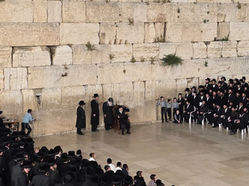 ווידיאו • האד' מסערט וויזניץ אויף א תפילת רבים ביים כותל המערבי שריד בית מקדשינו