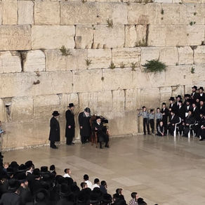 ווידיאו • האד' מסערט וויזניץ אויף א תפילת רבים ביים כותל המערבי שריד בית מקדשינו