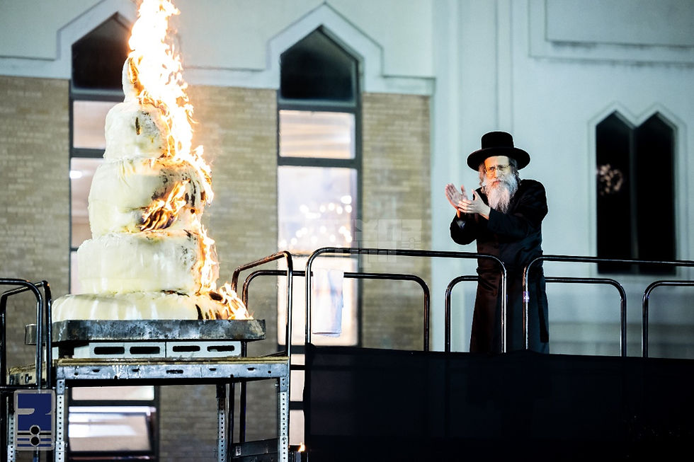 בִּזְכוּת אֲדוֹנֵנוּ בַּר יוֹחָאי • מעמד ההדלקה לכבוד ל"ג בעומר דורך גאב"ד סאטמאר מאנסי