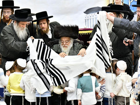 תורה צוה לנו: מעמד התחלת לימוד האותיות בחצר הקודש תולדות אהרן