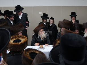 שיינעם שבת אין בני ברק מיט הגה"צ אבד"ק פשעווארסק לאנדאן שליט"א בנו הגדול פון האד' מפשעווארסק