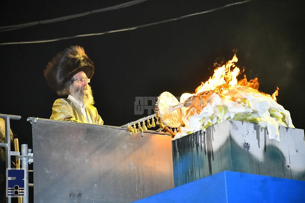 האלט מיט לעבעדיג: מעמד ההדלקה דורך המשפיע הגה"צ רבי אלימלך בידערמאן שליט"א אין ירושלים