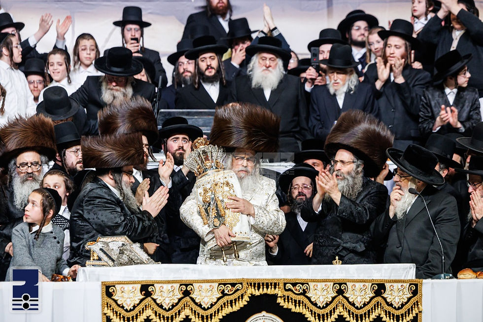 ממנה תצא תורה: הייליגע שעה'ן פון שמחת התורה ביי מעמד נרגש "סיום כתיבת ס"ת" פון האד' מסאטמאר ליל ל"ג בעומר