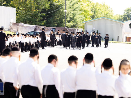 געהויבענע באזוך פון האד' מסאטמאר אין קרית יטב לב לאזט איבער רישומא דקדושה אויף תושבי העיר זקנים עם נערים
