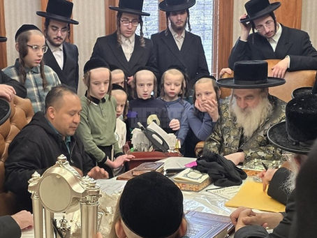 יום טוב פסח בחצר הקודש קראלי | גאלעריע