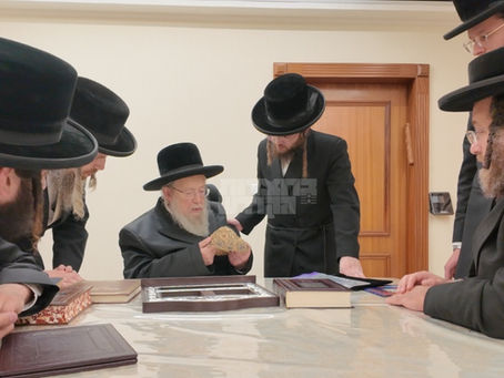 רייע ביקורי קודש ביי גדולי ישראל אדמור"ים ורבנים אין בעפארברייטונג צום היסטארישן "היכלות" פארשטעלונג