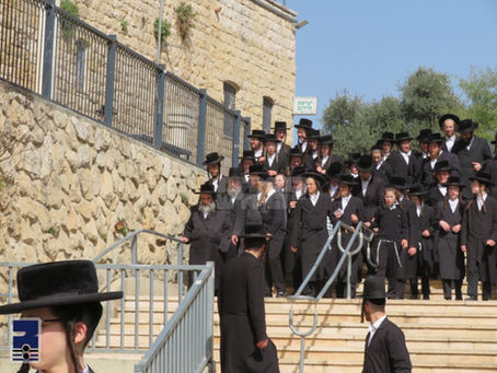 הונדערטער בחורי סאטמאר אין ארה"ק האלטן מיט יומא אריכתא ביי געהויבענער נסיעה מיט אבד"ק סאטמאר ירושלים קיין גליל