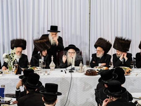 האד' מצאנז קלויזנבורג באשיינט שבע ברכות בבית משפ' לאנדא נדבני ״בנין לאנדא״ דישיבה קטנה צאנז קלויזנבורג -מאנסי