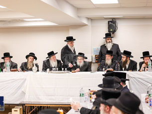 הערליכע מסיבת "חומש סעודה" אפגעראכטן אין תלמוד תורה פאפא - בארא פארק בראשות האד' מפאפא