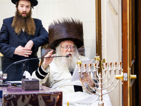 יום טוב חנוכה בחצר הקודש ניקלשבורג | בילדער גאלעריע