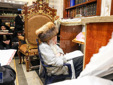 כָּל עַמָּהּ נֶאֱנָחִים • תשעה באב בחצר הקודש תורת חכם