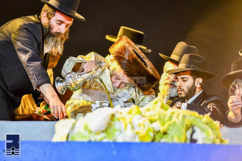 האלט מיט לעבעדיג: מעמד ההדלקה דורך האד' מתולדות אברהם יצחק אין שטאט ביתר