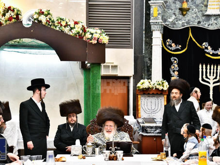 נעילת חג השבועות בחצר הקודש ספינקא | בילדער גאלעריע
