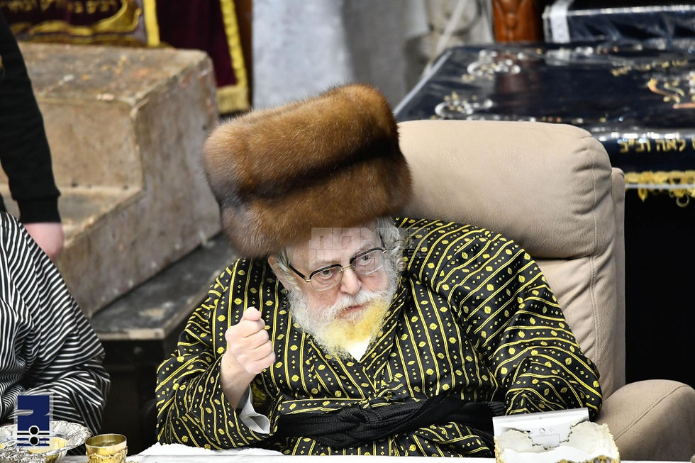 האד' מתולדות אברהם יצחק ערשיינט צו זאת חנוכה טיש אנגעטוהן מיט א קאלפיק