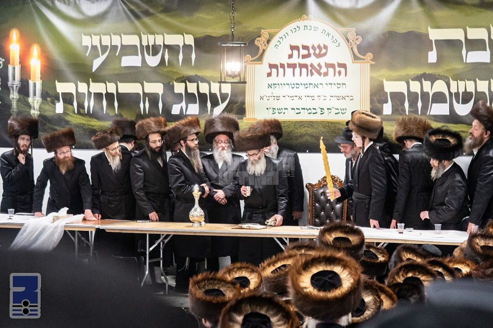 חסידי ראחמיסטריווקא אונטערן טיפן רושם נאך געהויבענעם "שבת חנוכת הבית" פון נייעם "מחנה אהל יצחק" אין עלענוויל