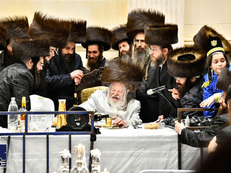 וְהַשְּׁתִיָּה כַדָּת • משתה ביין בחצר הקודש פרעמישלאן