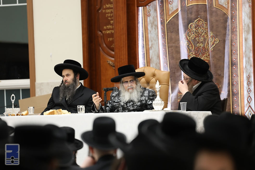 מאנסי: דערהויבענע זאת חנוכה טיש געפראוועט בהיכל "מתיבתא תורה ויראה" דסאטמאר דורך האד' מסאטמאר - ריש מתיבתא