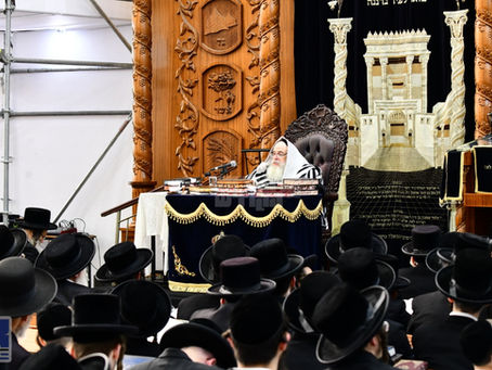מאסן חסידי קלויזענבורג און אנשי ירושלים האבן מיטגעהאלטן סליחות ראשונות בצל האד' מצאנז קלויזענבורג