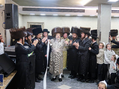 שמחת החתונה פון אור אייניקל ביים פאר הדור הגה"צ רבי יעקב מאיר שעכטער שליט"א | בילדער גאלעריע