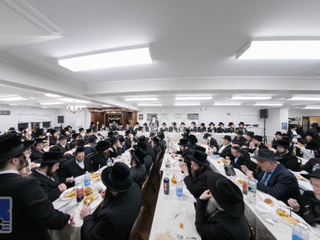 גרויסן עולם מיטגעהאלטן הילולא קדישא פון הרה"ק מווערדאן זצ"ל בבית מדרשו של רבי אין פלעטבוש