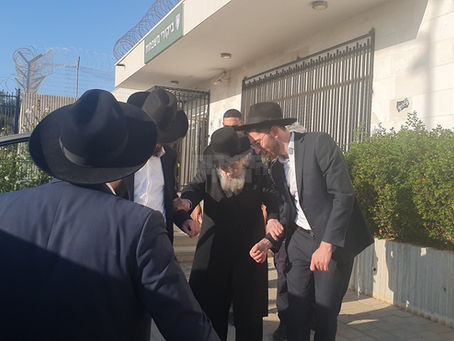 מגלין רבו עמו: דראמאטישע באזוך פון הגאון ר' דוב לאנדא ראש ישיבת סלאבאדקע אין טורמע ביי אסירי הגיוס