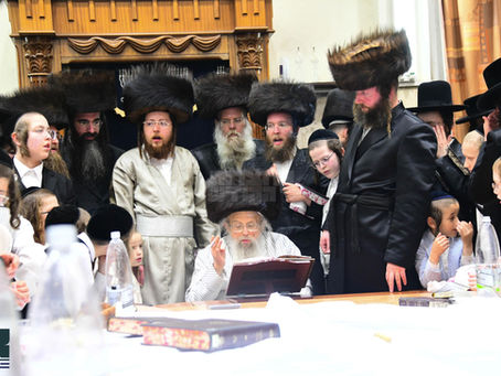 האד' מפינסק קארלין צוגאסט אויף שבת אין בני ברק לכבוד שבת יארצייט פון אביו כ"ק אדמו"ר מפינסק קארלין זצ"ל