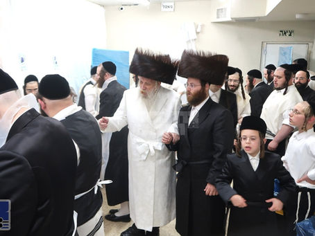 יום טוב פסח בחצר הקודש טשארנאביל | בילדער גאלעריע