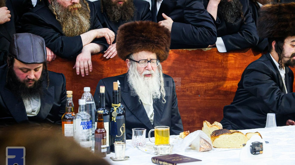 לאנגע קייט פון משתה ושמחה אין לויף ימי הפורים בחצר הקודש אמשינוב | ברייטע דעקונג