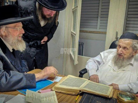 האד' מפינסק קארלין באזוכט במעון תורתו פון הגאון האדיר רבי דוב לאנדא ראש ישיבת סלאבאדקע