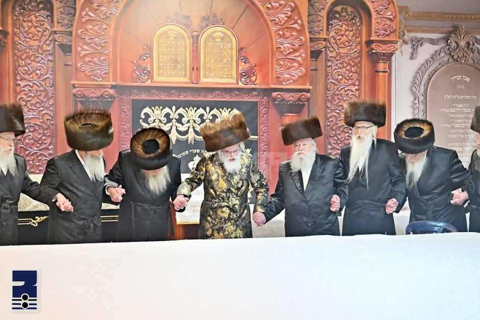 אין לשכוח: האד' מוויזניץ פראוועט זעלטענעם שבת אין מושב באר יעקב אויסשליסליך מיט די זקני החסידים