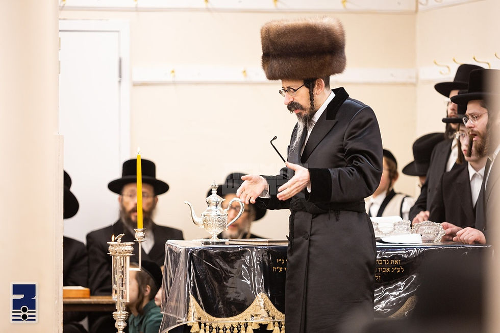 הַנֵּרוֹת הַלָּלוּ • יום טוב חנוכה בחצר הקודש סקולען