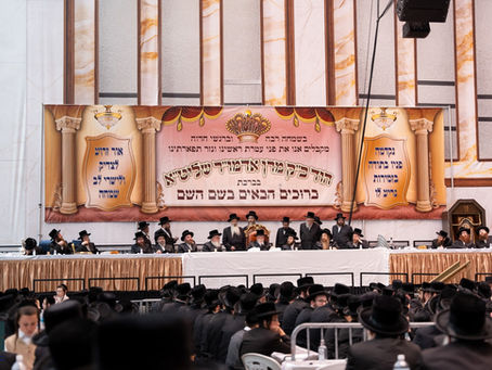 נקדמה פניו בתודה: מעמד קבלת פנים לכבודו פון האד' מסקווירא אין בשילוב מיט שמחת אירוסין אין רבינס הויף