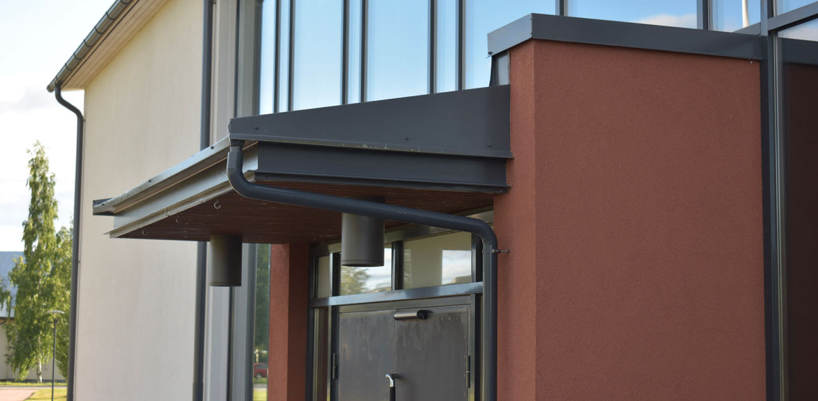 Julkisivun rappaus, rappaustyöt, julkisivuremontti, fasadrenovering, rappningsarbeten, överesse församlingshem