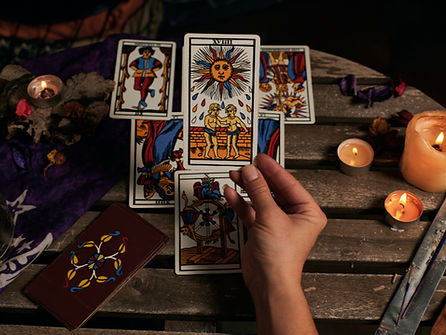 Tarot and numerology analysis to understand life patterns and receive guidance.