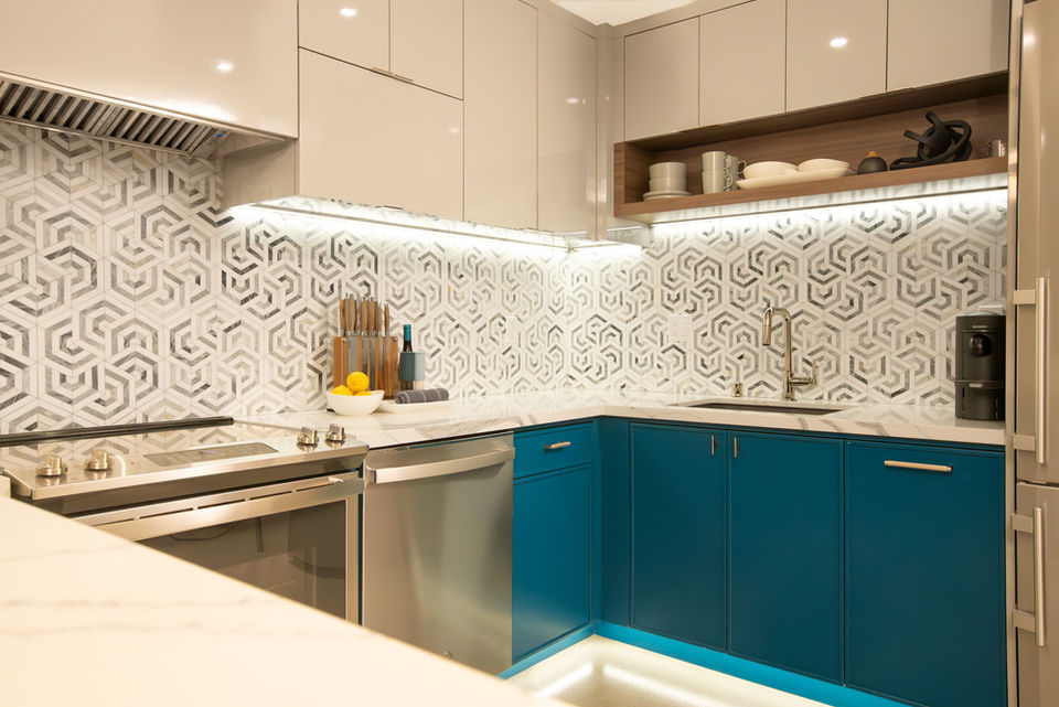 Marble backsplash in a kitchen