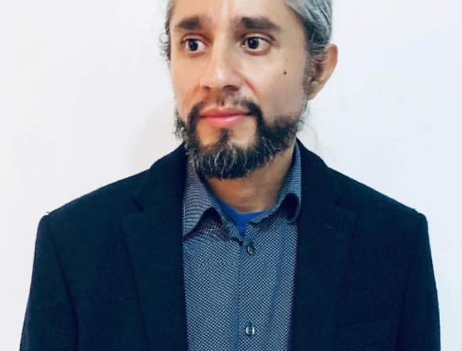 Luis-Headshot-scaled-e1689703328901-1024