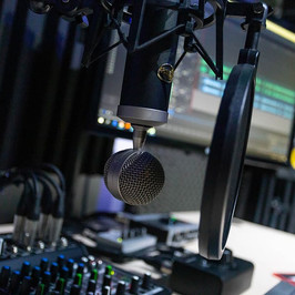 Monthly podcast episodes with music experts