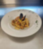 Pasta con le cozze servita in un ristorante a siracusa