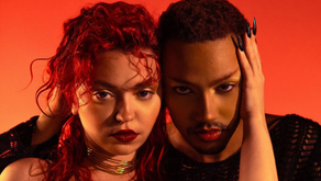 Camaleoa & Alek fervem ao som de OURO.