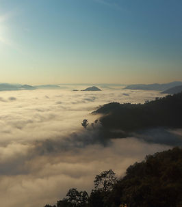 vecteezy_great-views-of-sunrise-with-mountains-and-cloud_91112611