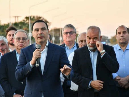 Valdés inauguró la pavimentación y la red de agua en el acceso al Perichón en la Capital