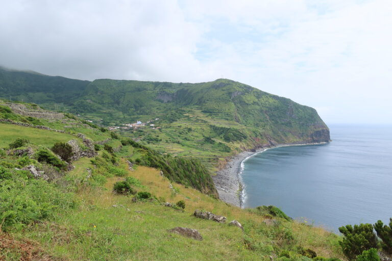 The coastal path to Fajã Grande