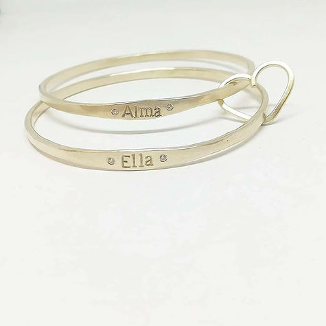 צמידי זהב עם כיתוב שמי