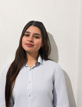 Profesional de Nodo Formación brindando asesoramiento y gestión administrativa para empresas.