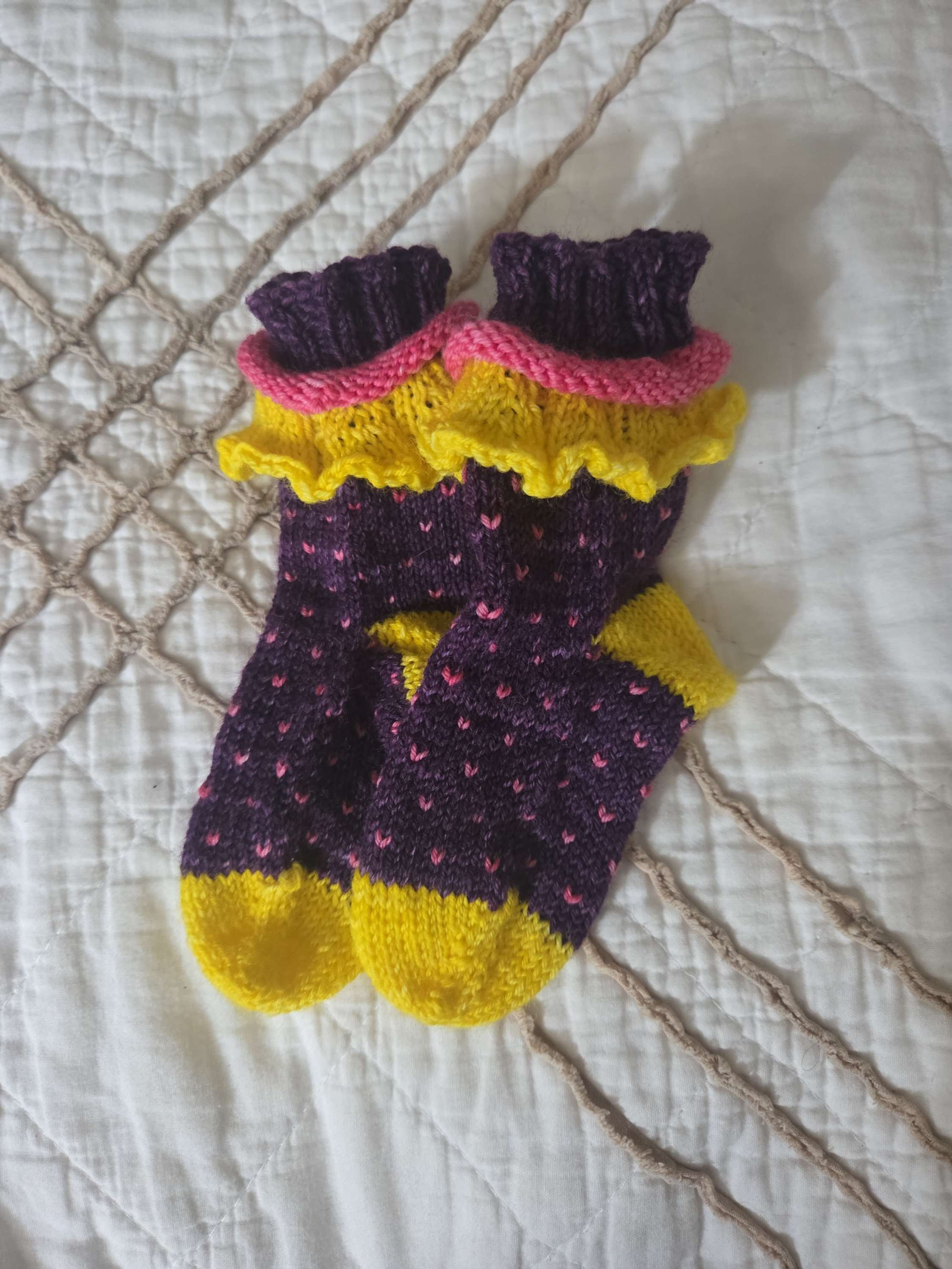4.5" foot 6-9month yellow ruffled socks