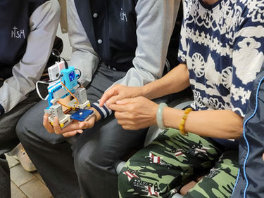 中學生走進社區 服務長者