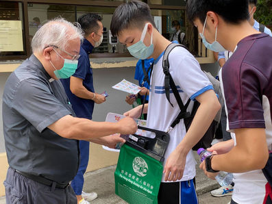 耆康會賣旗籌款日