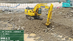 MCバックホウによる掘削が始まりました。